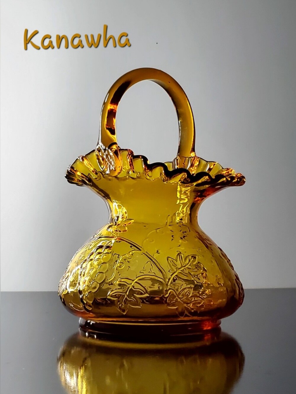 Kanawha 9" Honey Amber 🍇 Grapes Vines Leaves Ruffled Crimped Rim Glass Basket